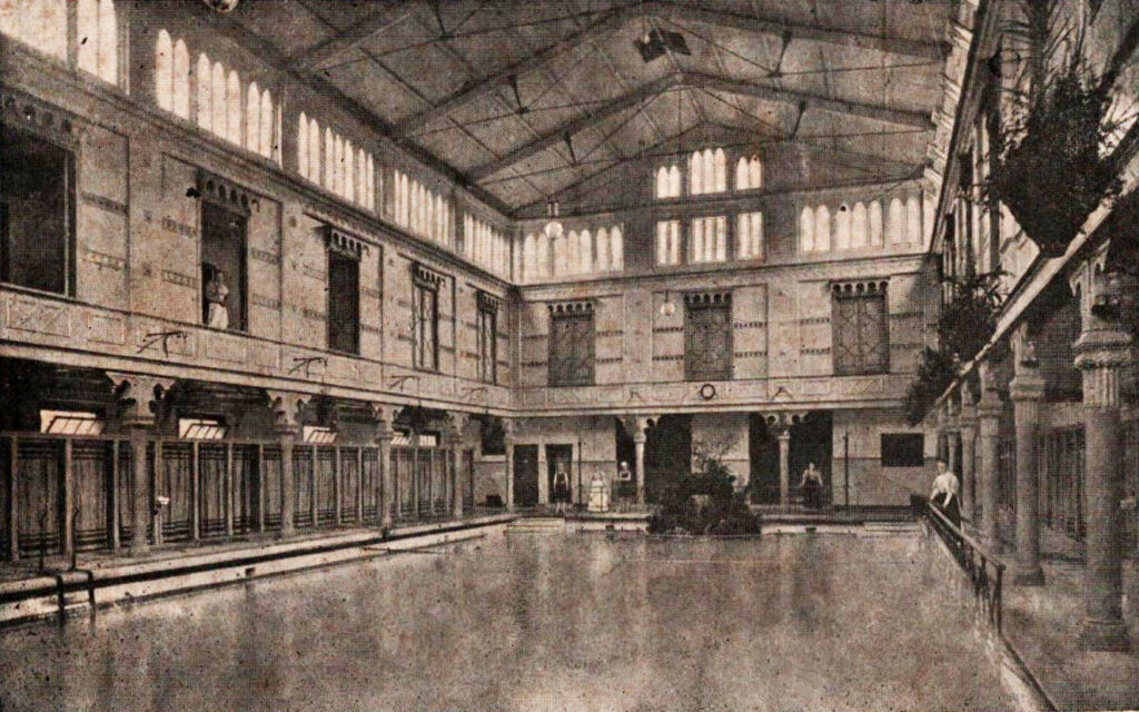 Het Heiligewegbad is de eerste jaren de thuisbasis van zowel De Jonge Waterratten als De Amsterdamsche Zwemclub